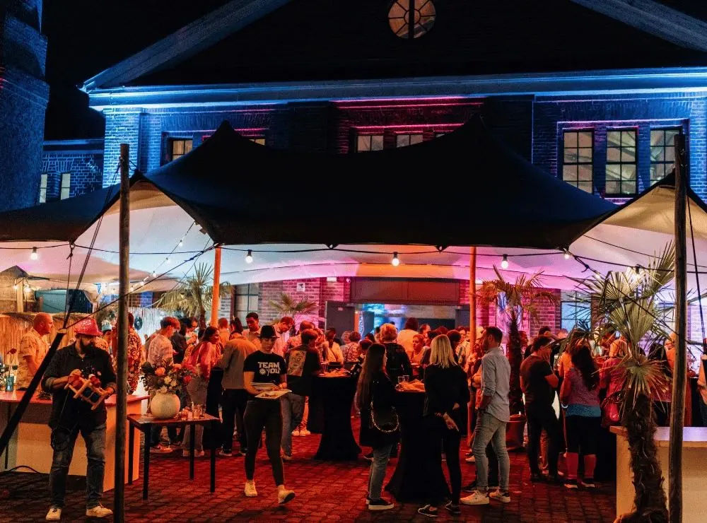 Abendveranstaltung im Außenbereich der Maschinenhalle